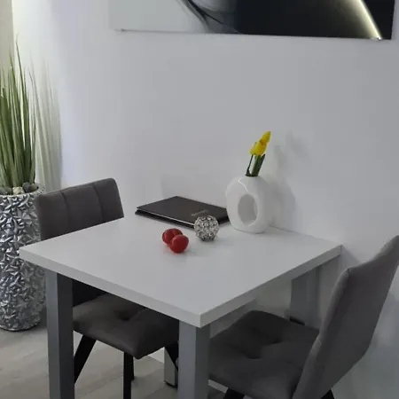 Studio-Apartment Val - Luxury Massage Chair - Private Spa- Hot Tub, Infrared Sauna, , Parking With Video Surveillance, Entry With Pin 0 - 24H, Free Cancellation 24 Hours Before Check In Slavonski Brod Room photo