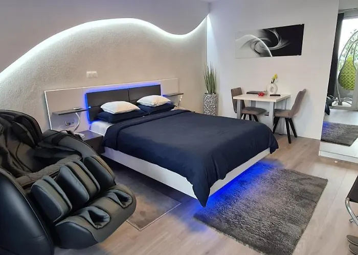 Studio-Apartment Val - Luxury Massage Chair - Private Spa- Hot Tub, Infrared Sauna, , Parking With Video Surveillance, Entry With Pin 0 - 24H, Free Cancellation 24 Hours Before Check In