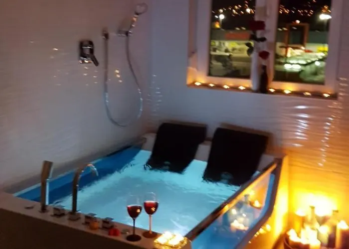 Studio-Apartment Val - Luxury Massage Chair - Private Spa- Hot Tub, Infrared Sauna, , Parking With Video Surveillance, Entry With Pin 0 - 24H, Free Cancellation 24 Hours Before Check In