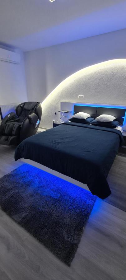 Studio-apartment Val: Luxury Retreat With Private Jacuzzi