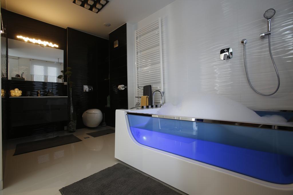 Apartment Studio-apartment Val: Luxury Retreat With Private Jacuzzi