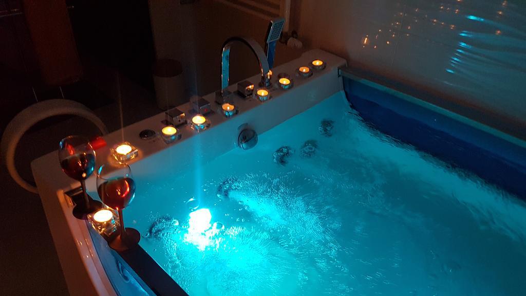 Studio-apartment Val: Luxury Retreat With Private Jacuzzi