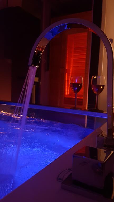 Studio-apartment Val: Luxury Retreat With Private Jacuzzi * Slavonski Brod