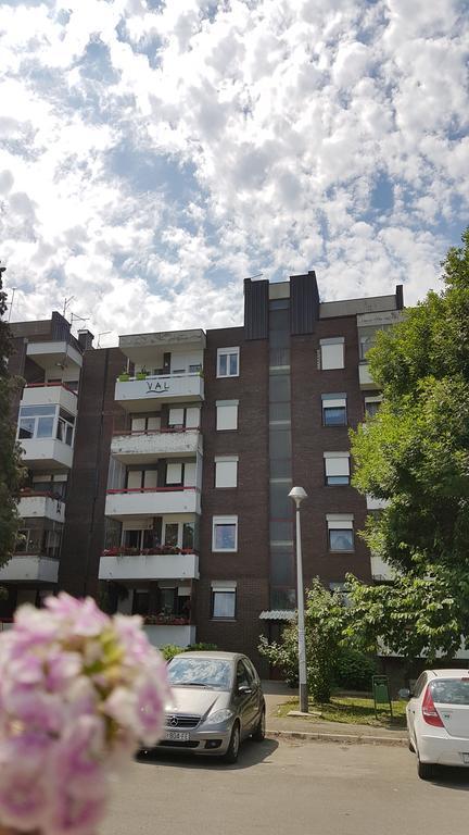Apartman Studio-apartment Val: Luxury Retreat With Private Jacuzzi