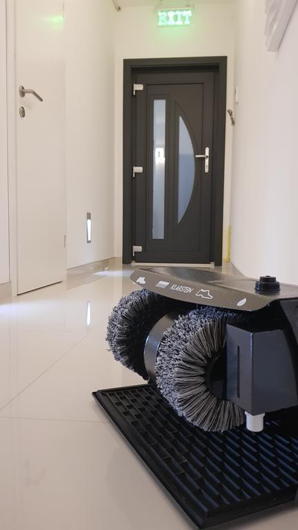 Studio-apartment Val: Luxury Retreat With Private Jacuzzi Apartment *