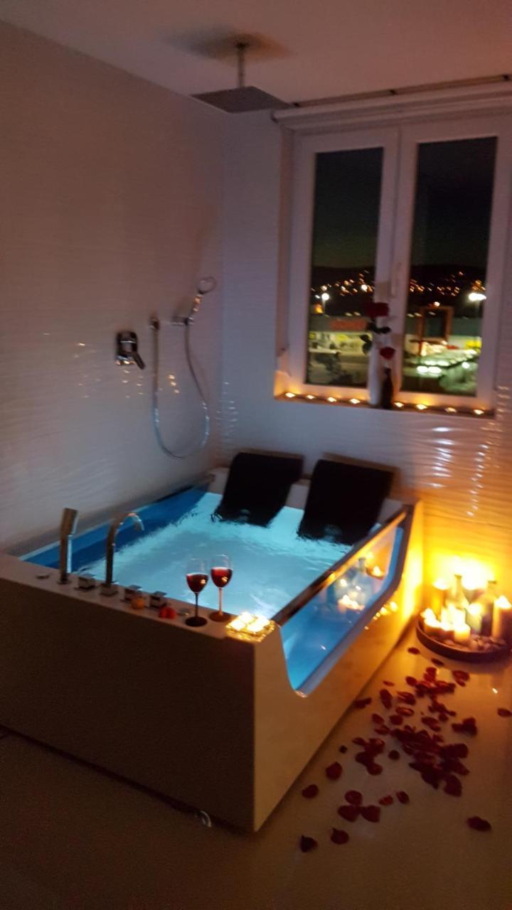 Apartment Studio-apartment Val: Luxury Retreat With Private Jacuzzi