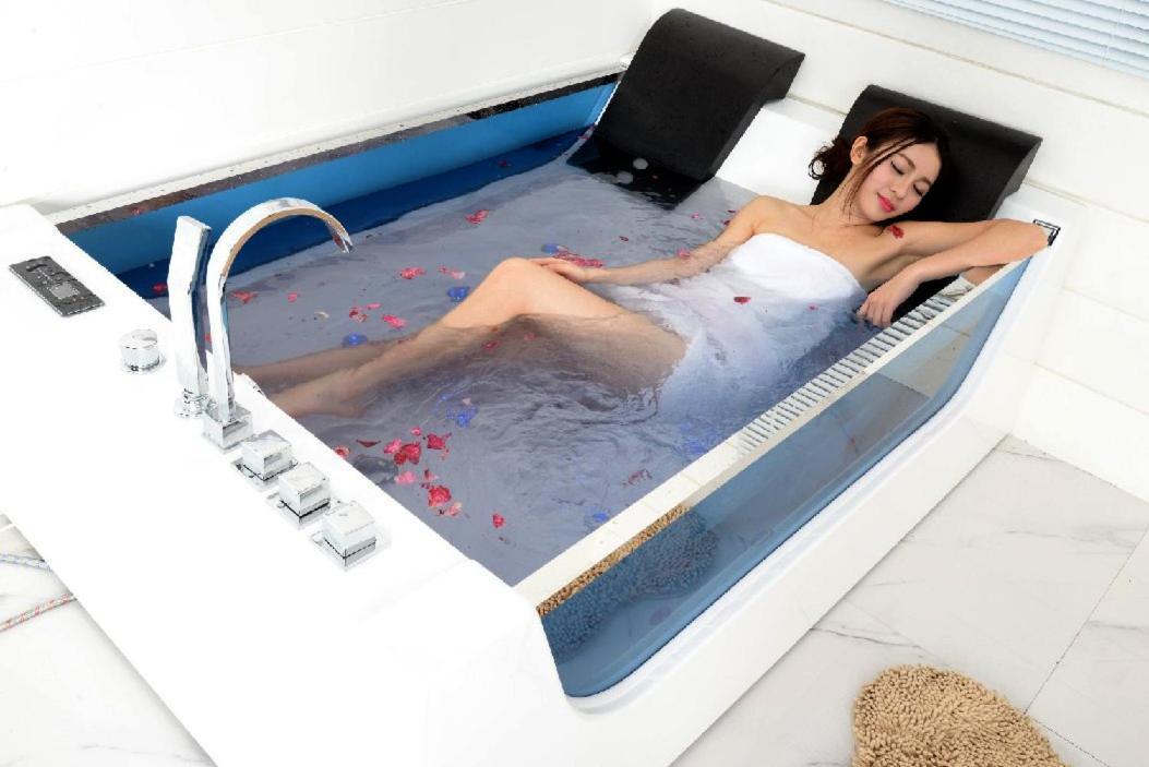 Studio-apartment Val: Luxury Retreat With Private Jacuzzi